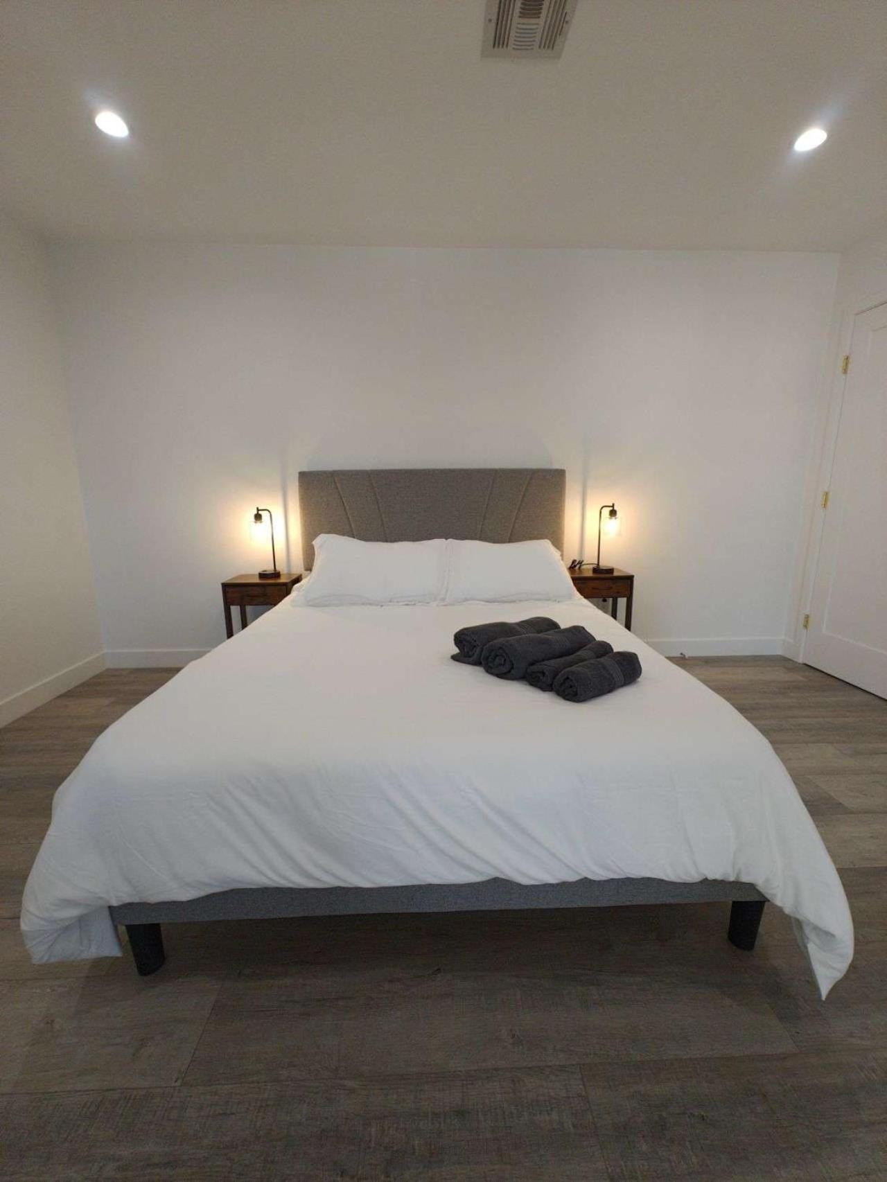 The Strip Is Just Around The Corner! Newly Renovated Luxury Modern Minimalist Villa With Large Pool! Las Vegas Exterior foto
